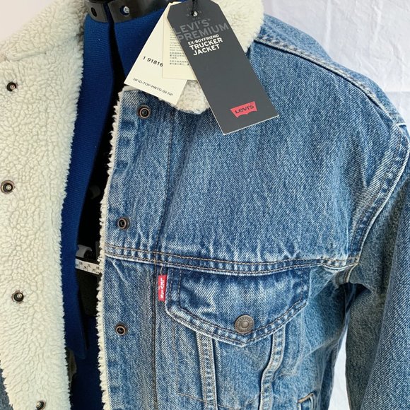 NWT LEVIS Ex-Boyfriend Sherpa Trucker Jacket - Picture 4 of 5